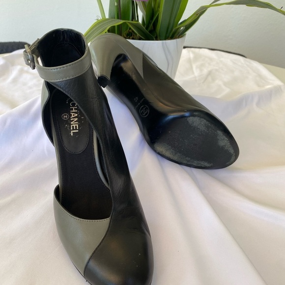 CHANEL Authentic Chanel Two-Tone Leather Heels with Ankle Strap – Size 40 - Picture 11 of 15